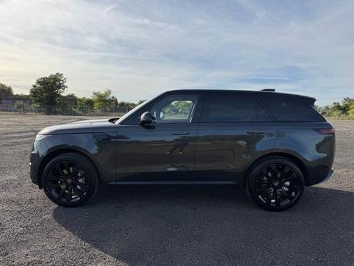 2025 Land Rover Range Rover Sport P360 SE
