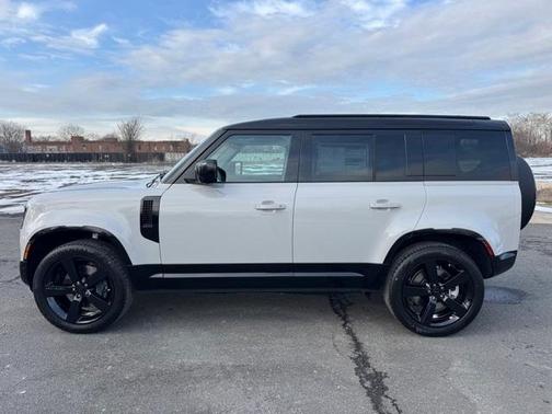 2026 Land Rover Defender 110 X-Dynamic SE