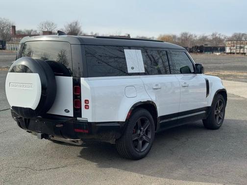 2023 Land Rover Defender X-Dynamic SE