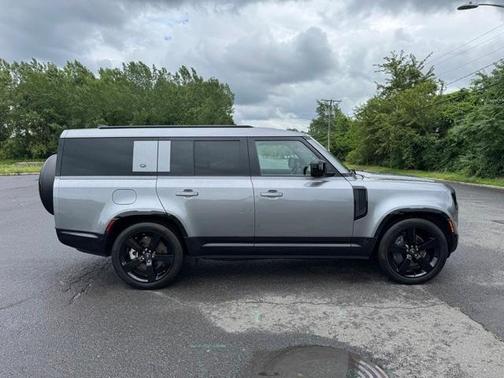 2024 Land Rover Defender P400 X-Dynamic SE