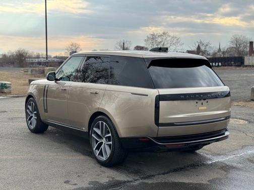 2025 Land Rover Range Rover P400 SE