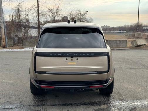 2025 Land Rover Range Rover P400 SE