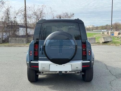 2025 Land Rover Defender P300