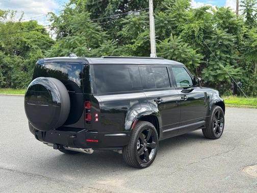 2025 Land Rover Defender P400 X-Dynamic SE
