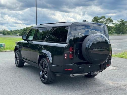 2025 Land Rover Defender P400 X-Dynamic SE