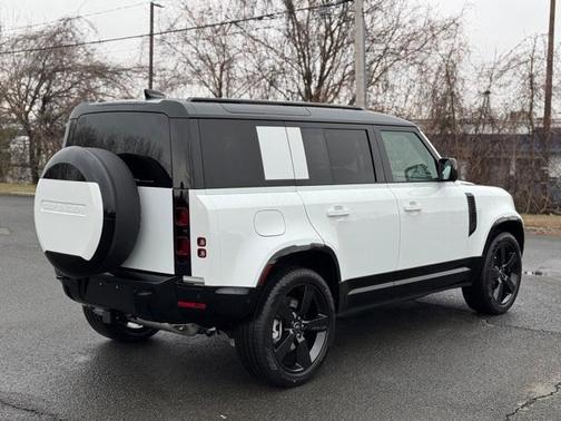 2025 Land Rover Defender P400 X-Dynamic SE