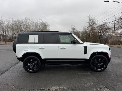2025 Land Rover Defender P400 X-Dynamic SE