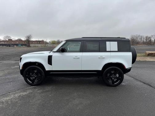 2025 Land Rover Defender P400 X-Dynamic SE