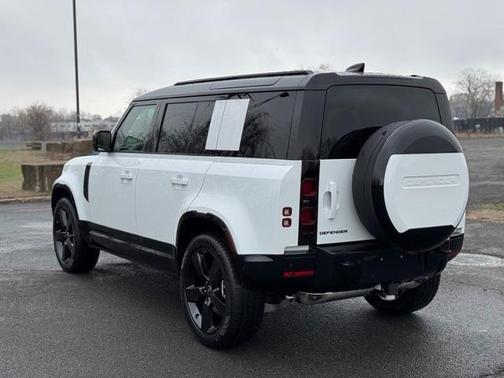 2025 Land Rover Defender P400 X-Dynamic SE