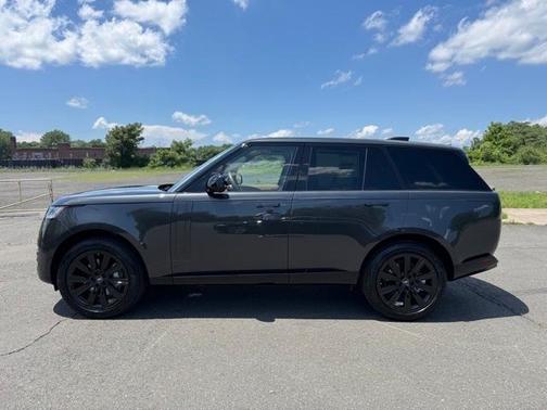 2025 Land Rover Range Rover P400 SE