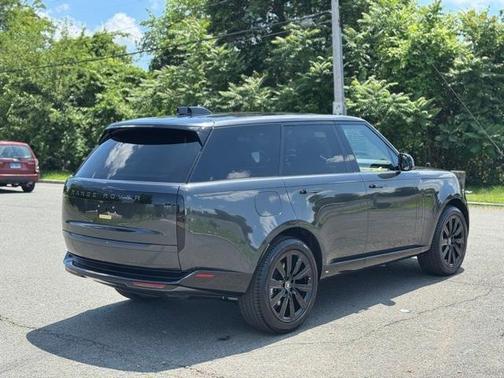 2025 Land Rover Range Rover P400 SE