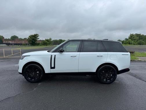 2025 Land Rover Range Rover P550e SE