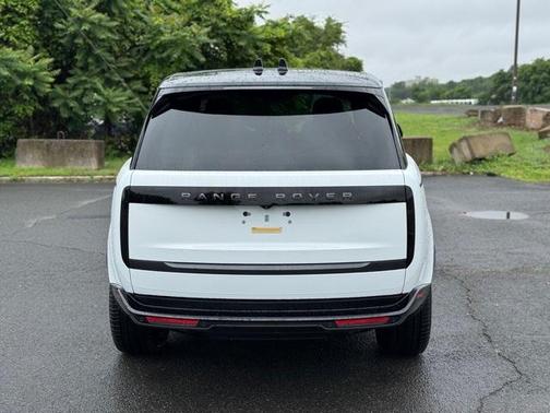 2025 Land Rover Range Rover P550e SE