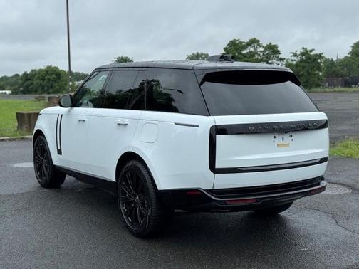 2025 Land Rover Range Rover P550e SE