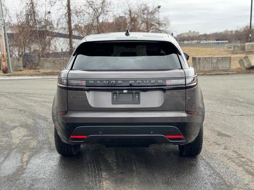 2026 Land Rover Range Rover Velar Dynamic SE
