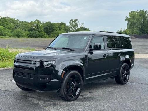 2024 Land Rover Defender P400 X-Dynamic SE