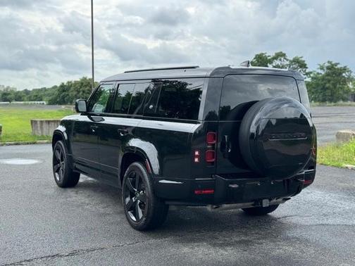 2024 Land Rover Defender P400 X-Dynamic SE