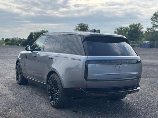 Eiger Grey 2026 Land Rover Range Rover P400 SE