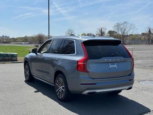 2020 Volvo XC90 T5 Momentum 7 Passenger