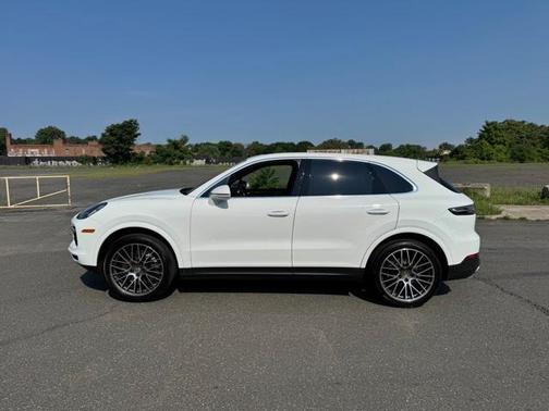 2022 Porsche Cayenne Base