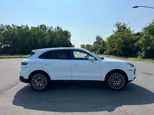 2022 Porsche Cayenne Base