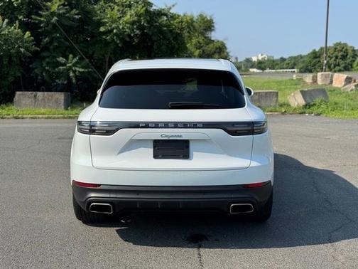 2022 Porsche Cayenne Base