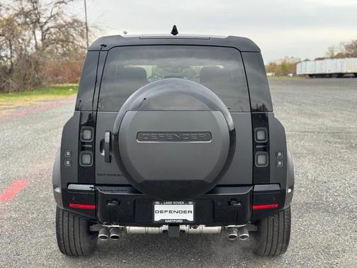 2026 Land Rover Defender 110 X-Dynamic SE