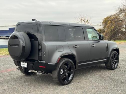 2026 Land Rover Defender 110 X-Dynamic SE