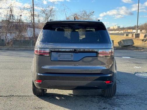 2025 Land Rover Discovery P300 Dynamic SE