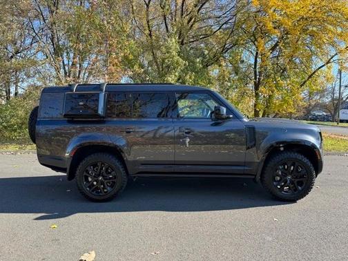 2024 Land Rover Defender P400 Outbound