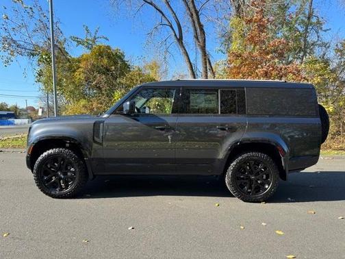 2024 Land Rover Defender P400 Outbound