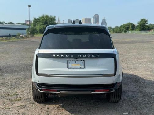 2024 Land Rover Range Rover P530 SE