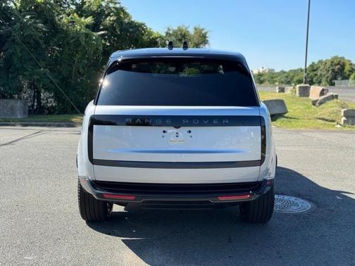 2025 Land Rover Range Rover P400 SE