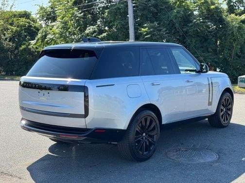 2025 Land Rover Range Rover P400 SE