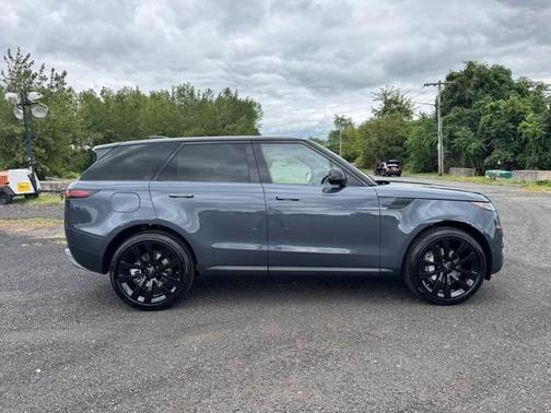 2025 Land Rover Range Rover Sport P360 SE