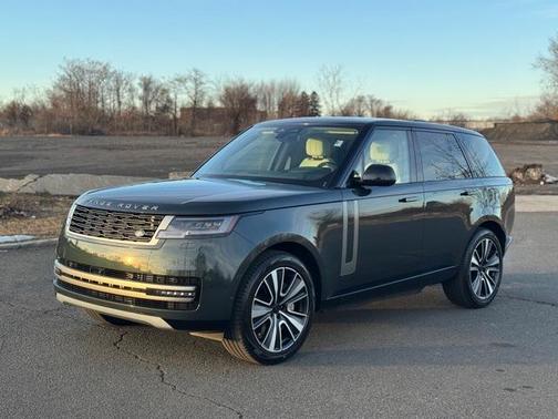 2026 Land Rover Range Rover P550e SE