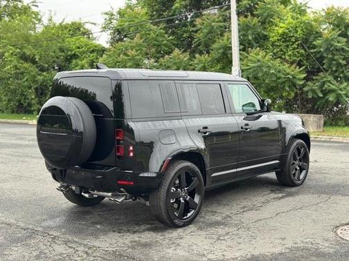 2025 Land Rover Defender P500 X-Dynamic SE