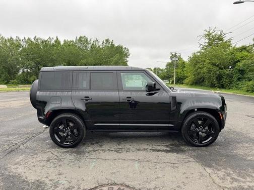 2025 Land Rover Defender P500 X-Dynamic SE