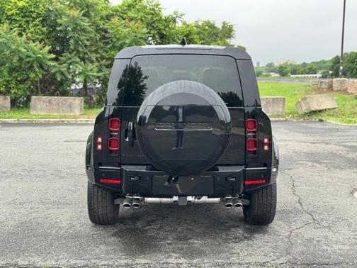 2025 Land Rover Defender P500 X-Dynamic SE