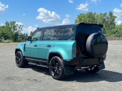 2025 Land Rover Defender P500 X-Dynamic SE