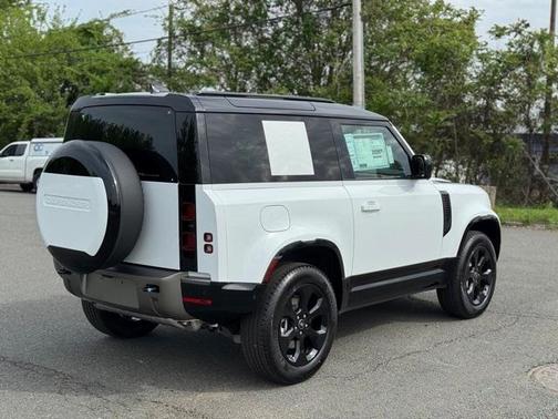 2025 Land Rover Defender P400 X-Dynamic SE