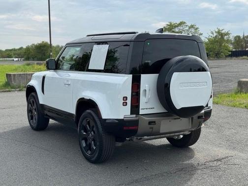 2025 Land Rover Defender P400 X-Dynamic SE