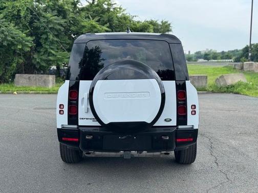 2023 Land Rover Defender X-Dynamic SE