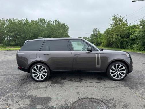 2025 Land Rover Range Rover P530 SE 7 Seat