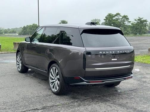 2025 Land Rover Range Rover P530 SE 7 Seat