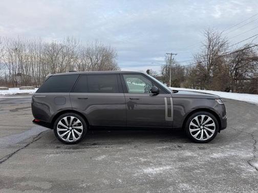 2025 Land Rover Range Rover P530 SE 7 Seat