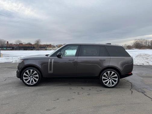 2025 Land Rover Range Rover P530 SE 7 Seat