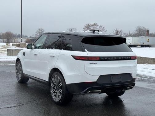 2025 Land Rover Range Rover Sport P360 SE