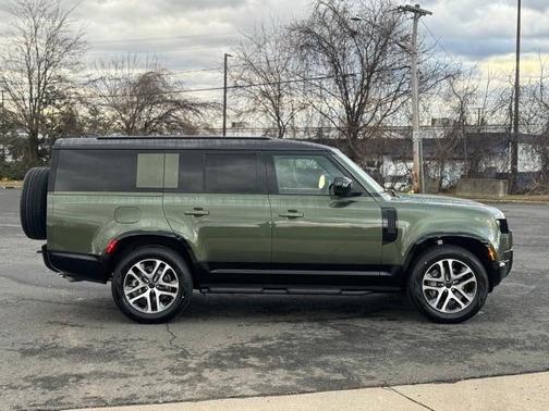 2026 Land Rover Defender 130 X-Dynamic SE