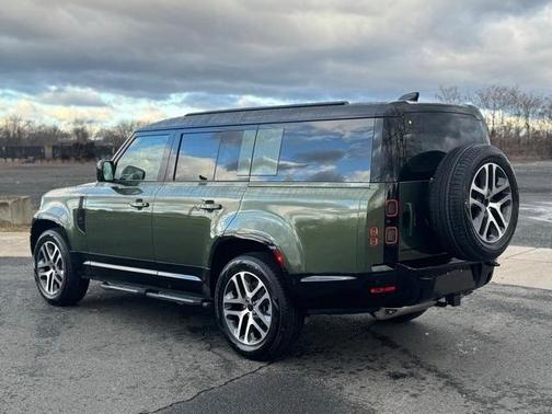 2026 Land Rover Defender 130 X-Dynamic SE